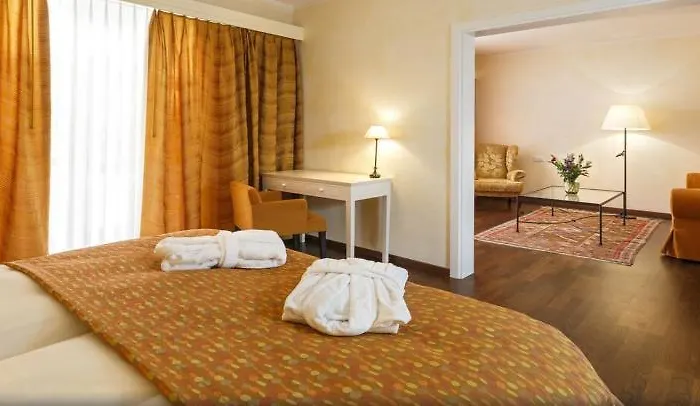 Polo 3* Ασκόνα